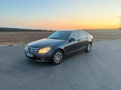 Gebraucht Mercedes C200 Elegance 184 PS (135 kW) 2009 Grau Limousine