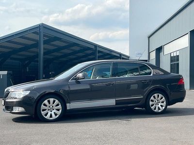 Używany Skoda Superb 160 KM (117 kW) 2009 Brązowy Sedan/Limuzyna