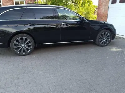 Gebraucht Mercedes E220 Exclusive 194 PS (142 kW) 2016 Schwarz Limousine