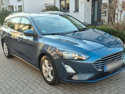 Gebraucht Ford Focus Titanium 125 PS (91 kW) 2019 Blau Kombi