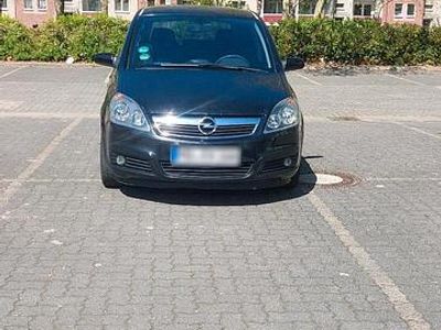 Second-hand Opel Zafira 131 CP (96 kW) 2006 Negru Monovolum