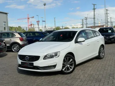 Używany Volvo V60 Business Edition 150 KM (110 kW) 2015 Biały Kombi