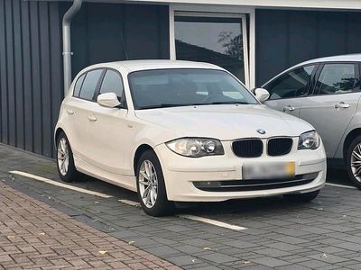 Gebraucht BMW 116 116 PS (85 kW) 2011 Weiß Kleinwagen