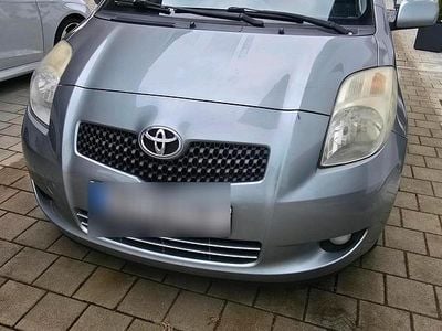 Gebraucht Toyota Yaris 90 PS (66 kW) 2008 Grau Kleinwagen