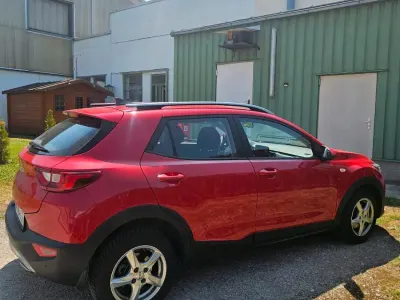 Gebraucht Kia Stonic Silver 101 PS (74 kW) 2025 Rot SUV