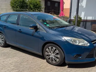 Gebraucht Ford Focus 115 PS (84 kW) 2012 Blau Kombi