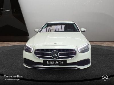 Weiß Gebraucht 2023 Mercedes E200 Avantgarde Limousine | 38.490 € (Fairer Preis)