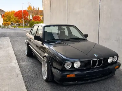 Gebraucht BMW 318 113 PS (83 kW) 1991 Schwarz Limousine