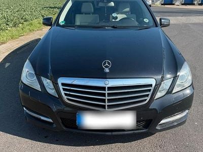 Gebraucht Mercedes E200 184 PS (135 kW) 2012 Schwarz Kombi