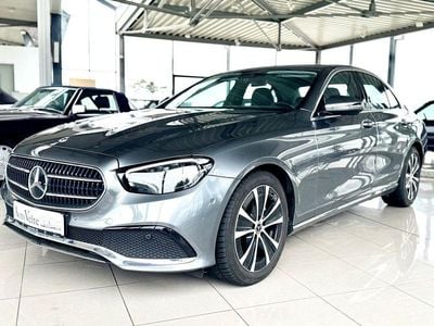 Grau Gebraucht 2023 Mercedes E200 Avantgarde Limousine | 35.400 € (Fairer Preis)