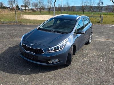 Gebraucht Kia Ceed Sportswagon 128 PS (94 kW) 2013 Blau Kombi