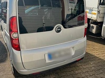 Gebraucht Opel Combo 140 PS (102 kW) 2012 Silber Van / Kleinbus