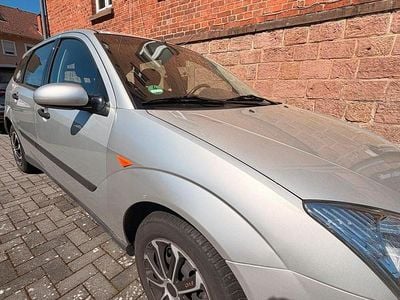 Usata Ford Focus 100 CV (73 kW) 2004 Argento Berlina