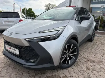 Neu Toyota C-HR Team 98 PS (72 kW) 2025 Silber SUV