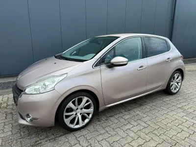 Gebraucht Peugeot 208 Allure 120 PS (88 kW) 2012 Violet Kleinwagen