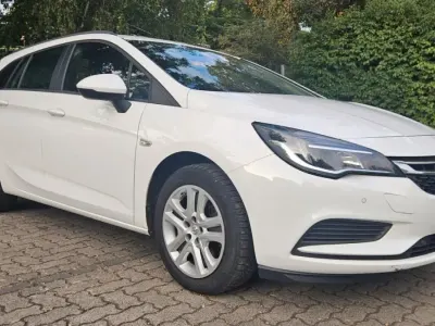 Gebraucht Opel Astra Edition 110 PS (80 kW) 2016 Weiß Kombi