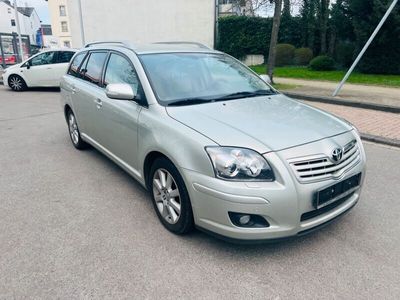 gebraucht Toyota Avensis Kombi 2.0 D-4D Executive *LEDER* *AHK*