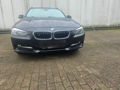 Gebraucht BMW 318 Sport Line 143 PS (105 kW) 2014 Schwarz Kombi