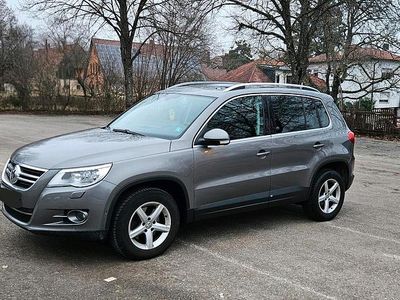 Grau Gebraucht 2009 VW Tiguan SUV | 8.500 € (Etwas zu teuer)