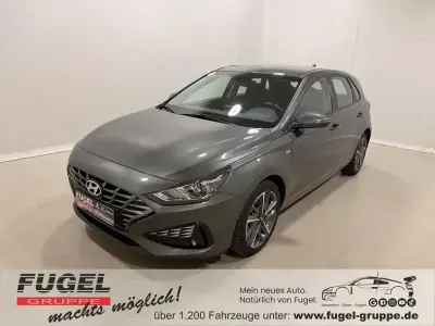 Gebraucht Hyundai i30 Trend 120 PS (88 kW) 2023 Amazon grey / met Limousine