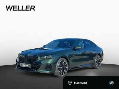 Neu BMW 540 Comfort Edition 303 PS (222 kW) 2026 Individual malachit grün ii me (grün) Limousine