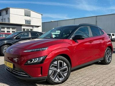 Gebraucht Hyundai Kona Trend 150 kW (204 PS) 2022 Sunset red / phantom black SUV