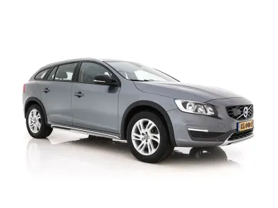 Gebraucht Volvo V60 CC Business Edition 150 PS (110 kW) 2015 Grau Kombi