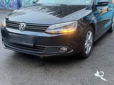 Gebraucht VW Jetta 105 PS (77 kW) 2012 Schwarz Limousine