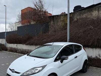 Gebraucht Ford Fiesta Ambiente 60 PS (44 kW) 2009 Weiß Kleinwagen