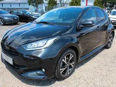 Gebraucht Toyota Yaris Hybrid Team 116 PS (85 kW) 2024 Night time black Limousine