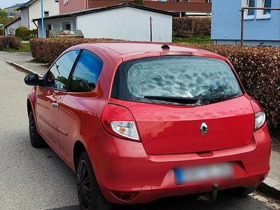 Second-hand Renault Clio II 75 CP (55 kW) 2009 Roșu Hatchback