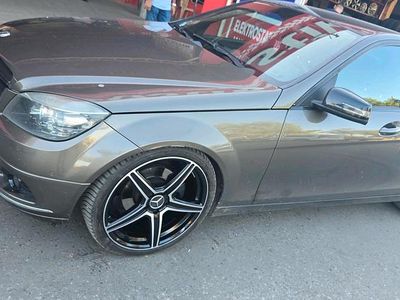 Gebraucht Mercedes 220 170 PS (125 kW) 2010 Braun Limousine