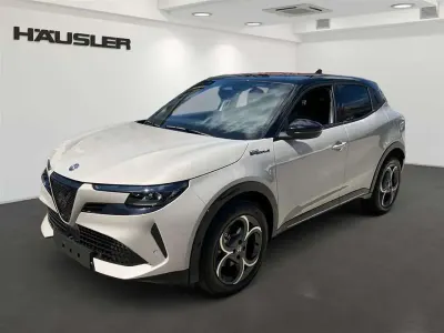 Neu Alfa Romeo Junior Edizione Speciale 145 PS (106 kW) 2026 Beige SUV