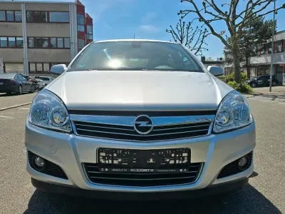 Gebraucht Opel Astra 116 PS (85 kW) 2008 Silber Limousine