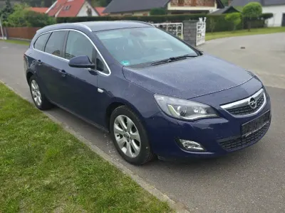 Gebraucht Opel Astra 130 PS (95 kW) 2012 Blau Kombi