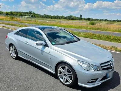 Gebraucht Mercedes E350 AMG 292 PS (214 kW) 2009 Silber Coupé