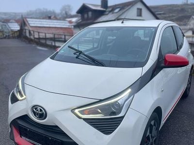 Weiß Gebraucht 2020 Toyota Aygo Team Kleinwagen | 10.800 € (Fairer Preis)