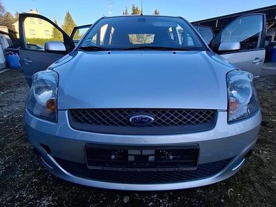 Gebraucht Ford Fiesta 80 PS (58 kW) 2008 Silber Kleinwagen