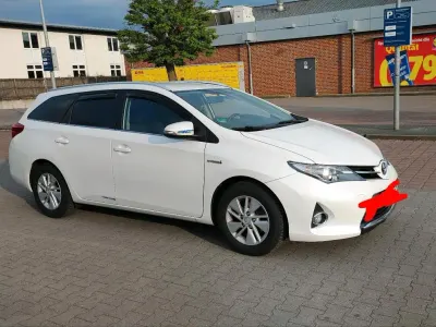 Gebraucht Toyota Auris Hybrid 99 PS (72 kW) 2013 Weiß Kombi