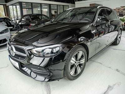 Gebraucht Mercedes C220 197 PS (144 kW) 2023 Ung. schwarz  unilack Kombi