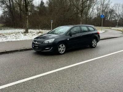 Gebraucht Opel Astra Active 110 PS (80 kW) 2013 Schwarz Kombi