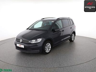 Grau Gebraucht 2019 VW Touran Comfortline Van / Kleinbus | 17.880 € (Fairer Preis)