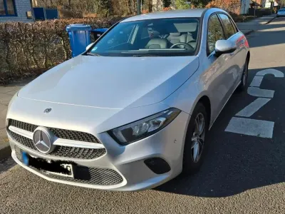 Gebraucht Mercedes A180 Style 136 PS (100 kW) 2019 Silber Limousine