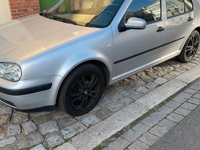 Grau Gebraucht 2002 VW Golf IV Kleinwagen | 2.100 € (Fairer Preis)