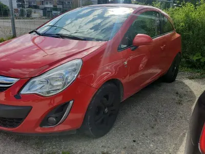 Gebraucht Opel Corsa Color Edition 101 PS (74 kW) 2011 Rot Kleinwagen