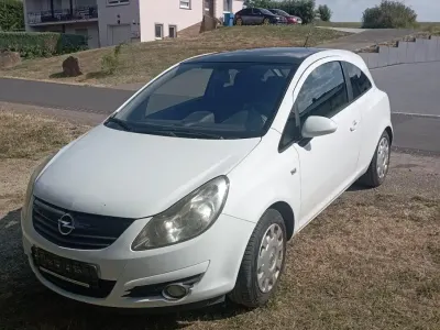 Gebraucht Opel Corsa 90 PS (66 kW) 2010 Weiß Kleinwagen