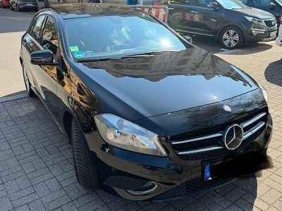 Gebraucht Mercedes A180 116 PS (85 kW) 2014 Schwarz Kleinwagen