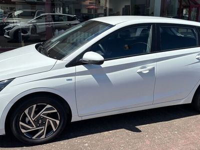 Weiß Neu 2025 Hyundai i20 Trend Limousine | 19.490 € (Guter Preis)
