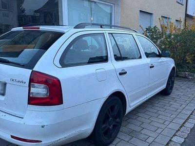 Gebraucht Skoda Octavia 105 PS (77 kW) 2012 Weiß Kombi