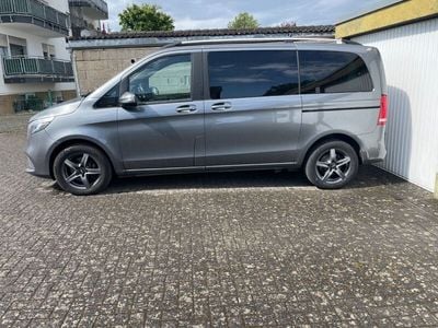 Mercedes V220